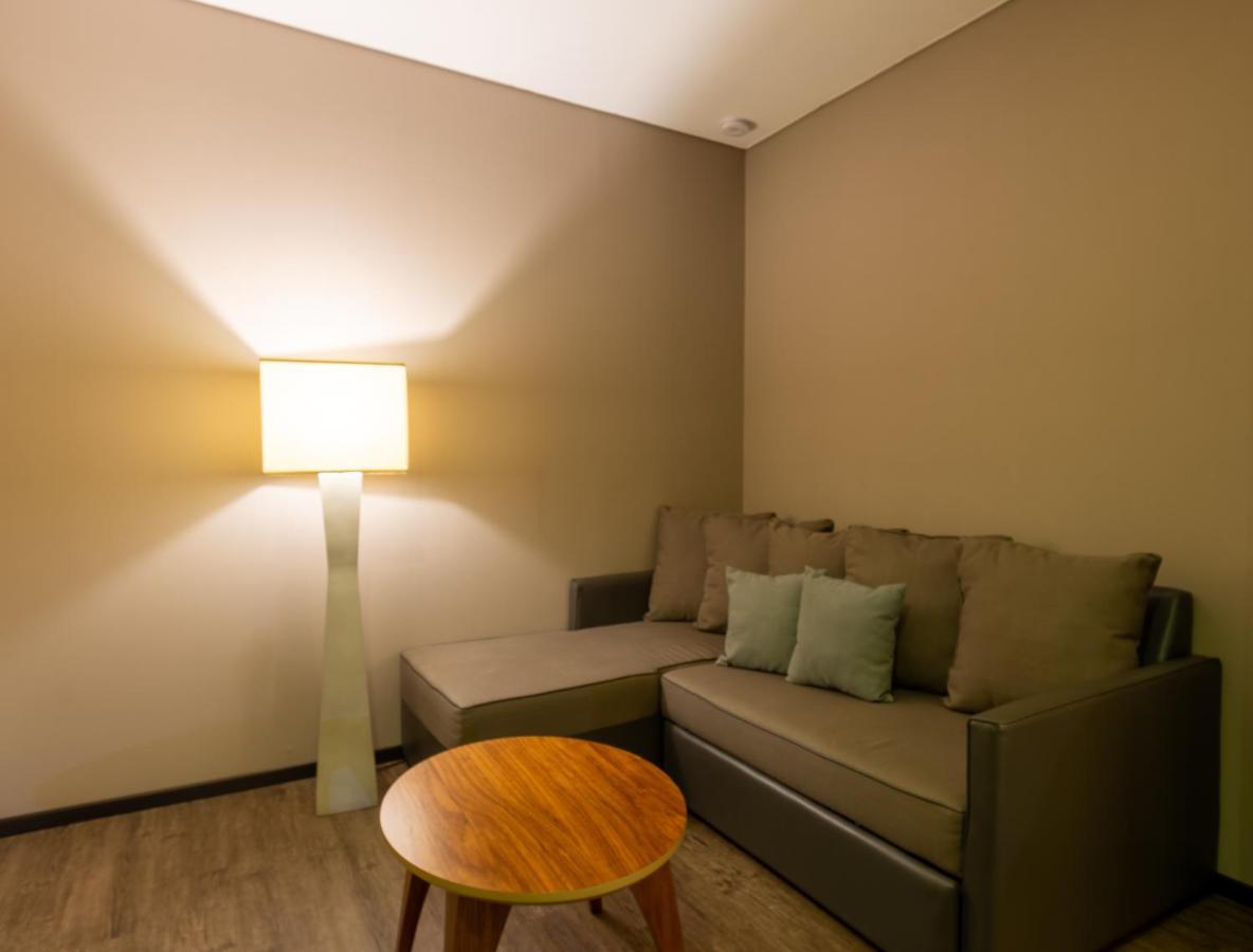 Hotel Glow Point - Mulza León Exteriér fotografie