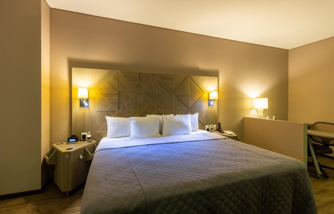 Hotel Glow Point - Mulza León Exteriér fotografie